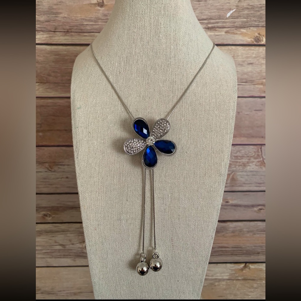 Elegant Blue and Silver Flower Pendant Necklace